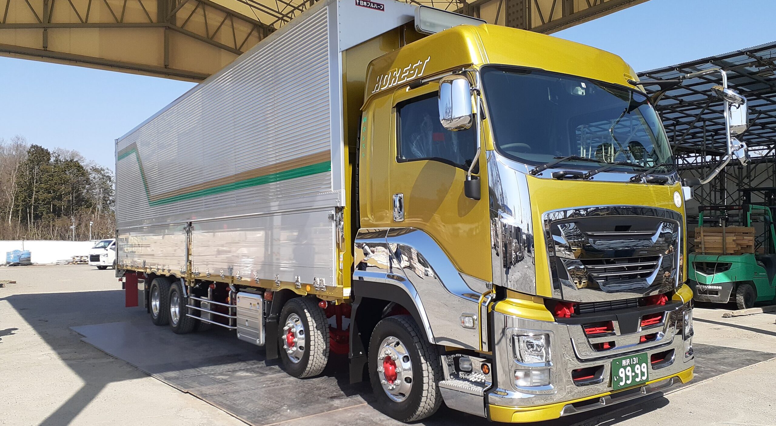 15t ウィング低床エアサス車